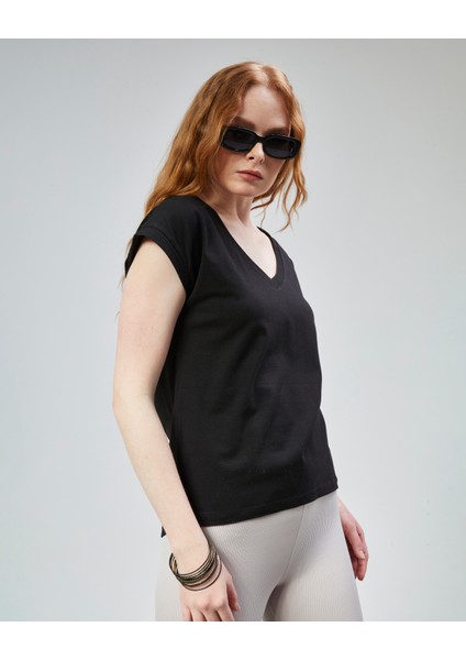 Kadın V Yaka Kısa Kol Düz Basic Tişört fiyatları