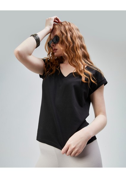 Kadın V Yaka Kısa Kol Düz Basic Tişört indirimleri