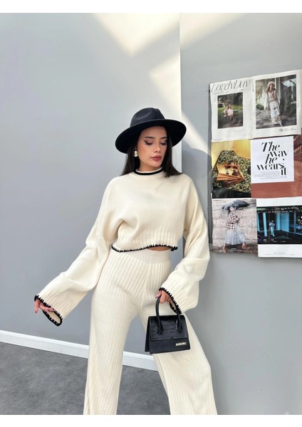 Kadın Triko Takım – Fitilli Crop Üst – Geniş Paça Pantolon – Günlük Şıklık