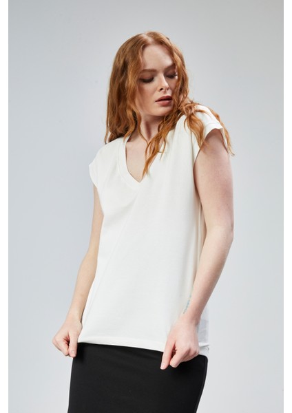 Kadın V Yaka Kısa Kol Düz Basic Tişört fiyatları