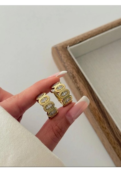 Melis Göral Model Çelik Taşlı Halka Küpe fiyatları