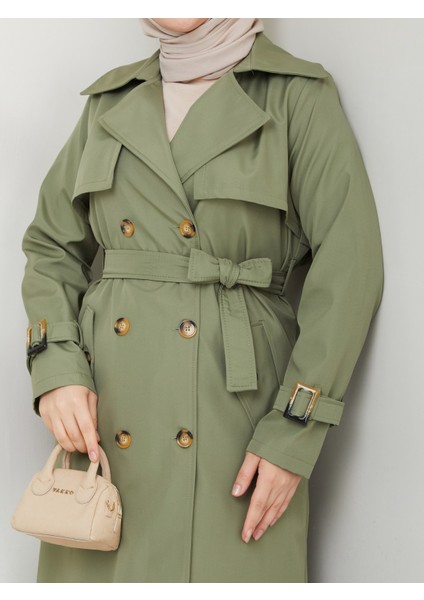 Kadın Yeşil Arkası Düğmeli Trençkot indirimleri