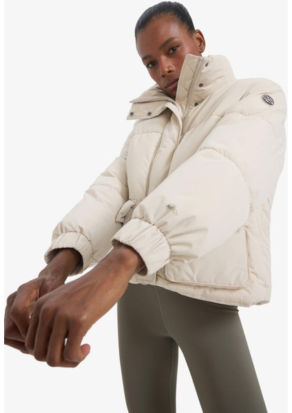 Su İtici Oversize Fit Geniş Kalıp Dik Yaka Fermuarlı Çıtçıtlı Cepli Şişme Mont E9266AX25WN