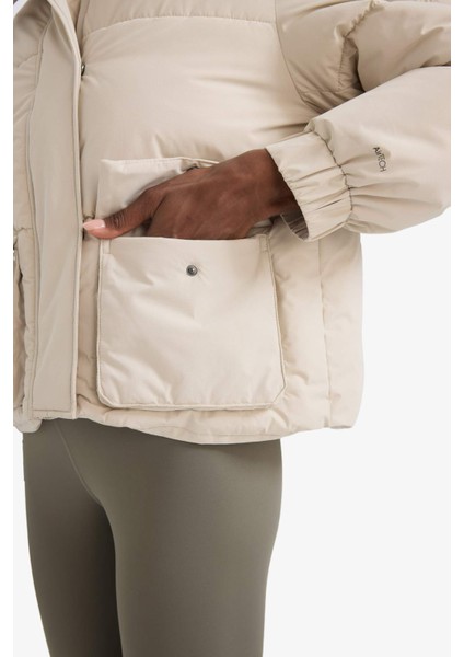 Su İtici Oversize Fit Geniş Kalıp Dik Yaka Fermuarlı Çıtçıtlı Cepli Şişme Mont E9266AX25WN