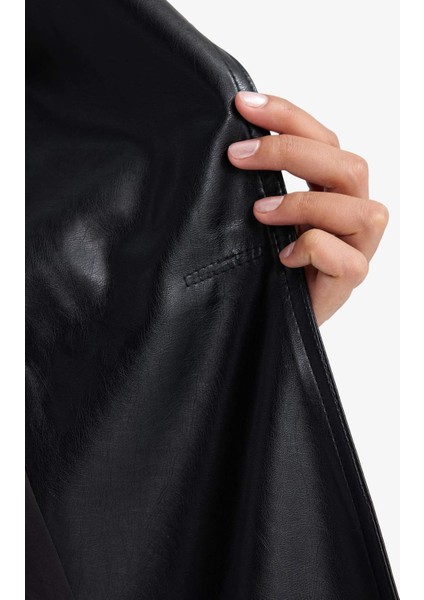 Regular Fit Kemerli Cepli Suni Deri Kısa Trençkot E8596AX25AU