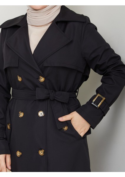 Kadın Siyah Arkası Düğmeli Trençkot indirimleri