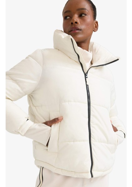 Su İtici Regular Fit Dik Yaka Fermuarlı El Geçmeli Cepli Şişme Mont Z1438AZ25WN