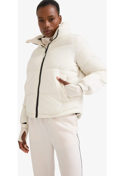 Su İtici Regular Fit Dik Yaka Fermuarlı El Geçmeli Cepli Şişme Mont Z1438AZ25WN