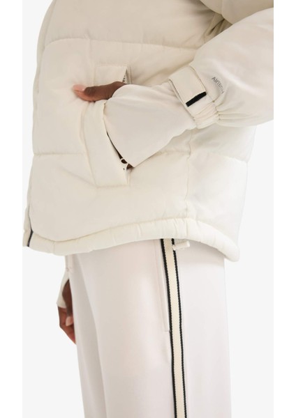 Su İtici Regular Fit Dik Yaka Fermuarlı El Geçmeli Cepli Şişme Mont Z1438AZ25WN