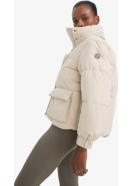 Su İtici Oversize Fit Geniş Kalıp Dik Yaka Fermuarlı Çıtçıtlı Cepli Şişme Mont E9266AX25WN