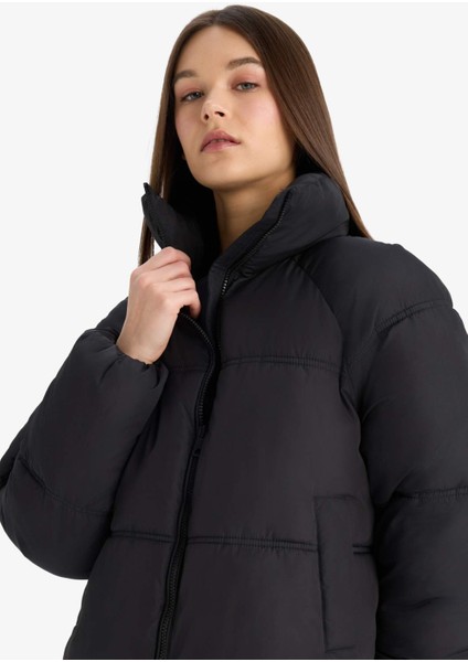 Su Geçirmez Regular Fit Dik Yaka Fermuarlı Şişme Mont