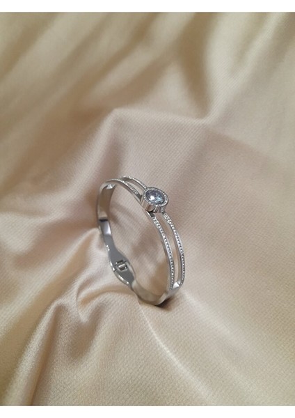 Zirkon Taşlı Çelik Kelepçe Bileklik – Gümüş Renk, Şık Tasarım fırsatları