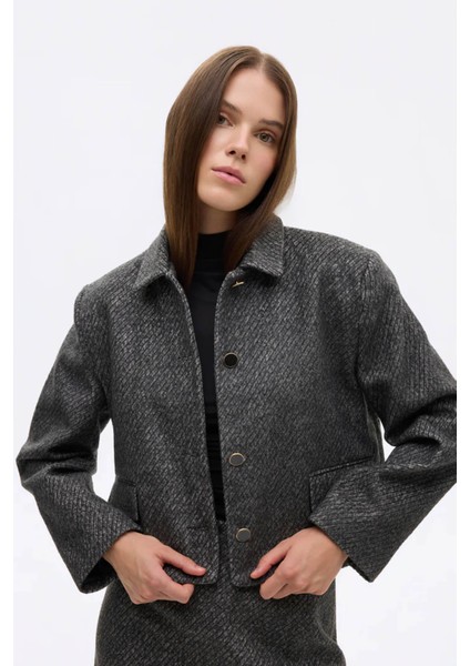 Dokulu Kapak Cepli Düğmeli Siyah Kadın Ceket CKT01020