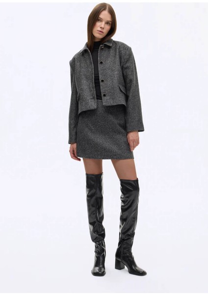 Dokulu Kapak Cepli Düğmeli Siyah Kadın Ceket CKT01020 modelleri