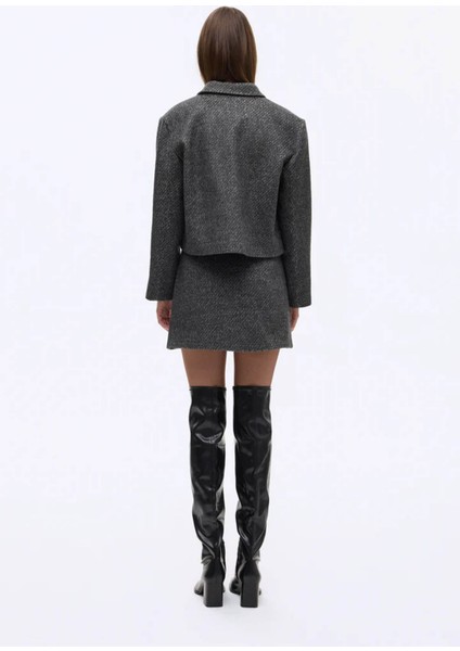 Dokulu Kapak Cepli Düğmeli Siyah Kadın Ceket CKT01020 fırsatları