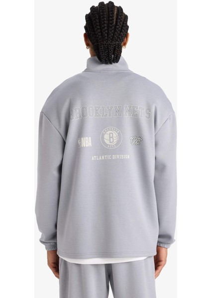 NBA Brooklyn Nets Boxy Fit Dik Yaka Fermuarlı Sırt Baskılı Skuba Dalgıç Kumaş Sweatshirt E8764AX25AU