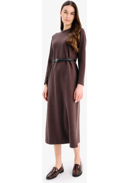 Regular Fit Bisiklet Yaka Basic Düz Kemerli Uzun Kollu Selanik Kumaş Midi Elbise E5790AX25SP