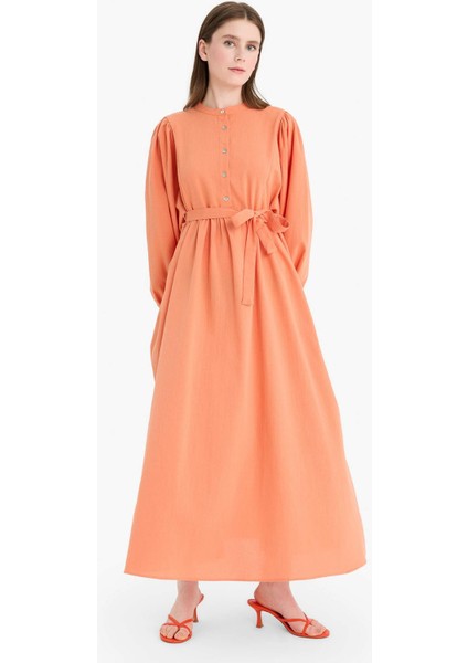 Relax Fit Hakim Yaka Kuşaklı Müslin Uzun Kollu Maxi Tesettür Elbise F1624AX25SM