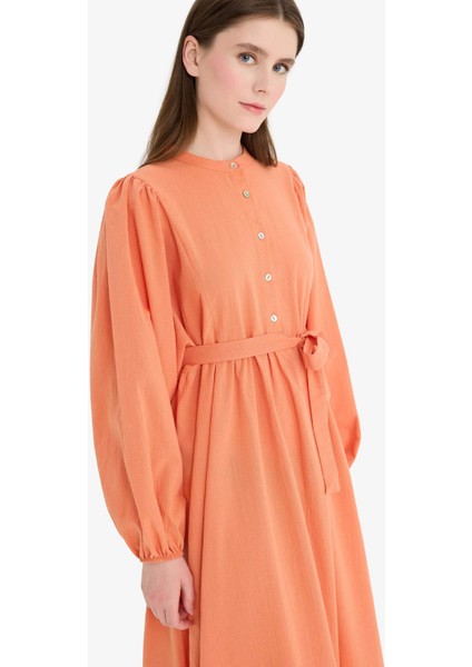 Relax Fit Hakim Yaka Kuşaklı Müslin Uzun Kollu Maxi Tesettür Elbise F1624AX25SM