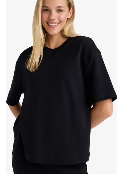 Oversize Geniş Kalıp Bisiklet Yaka Basic Düz Kısa Kollu Tişört