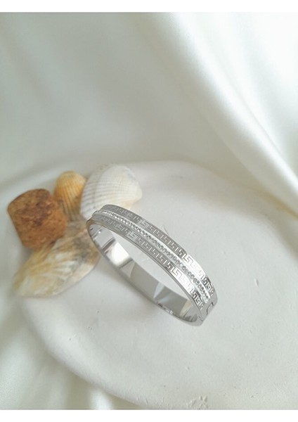 “kadın Çelik Bileklik – Gümüş Renk, Şık ve Dayanıklı Tasarım