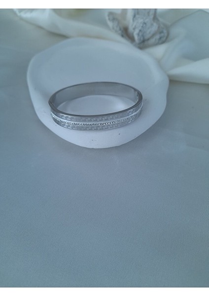 “kadın Çelik Bileklik – Gümüş Renk, Şık ve Dayanıklı Tasarım indirimleri