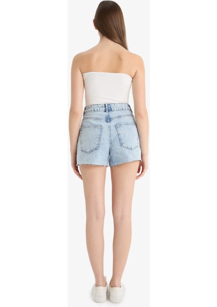 Mom Fit Yüksek Bel Paça Ucu Kesik Jean Şort