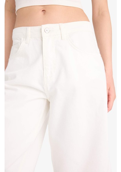 Yüksek Bel Beyaz Jean Bermuda Şort