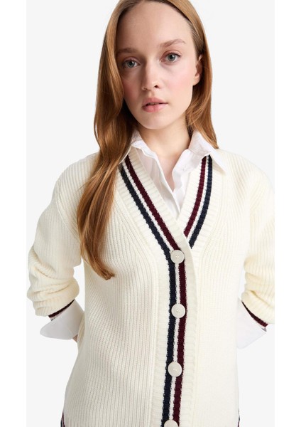 Regular Fit V Yaka Düğmeli Hırka D5030AX25AU