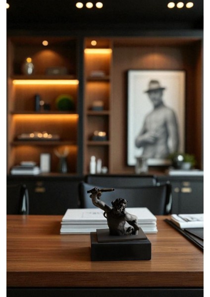 Dekoratif Heykel Kalemlik – Antik Yunan Laocoön Figürü ile Masaüstü Kalem Tutucu