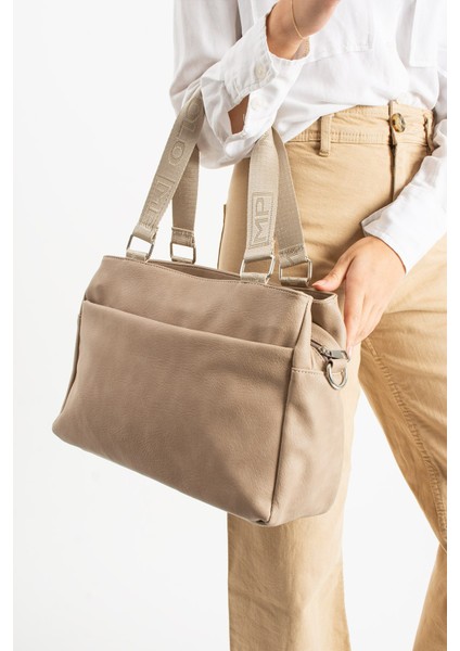 Büyük Boy Kadın Omuz ve Çapraz Çanta – Yumuşak Deri Dokulu, 3 Ana Bölmeli, Çok Cepli ve Günlük Kullanıma Uygun fiyatları