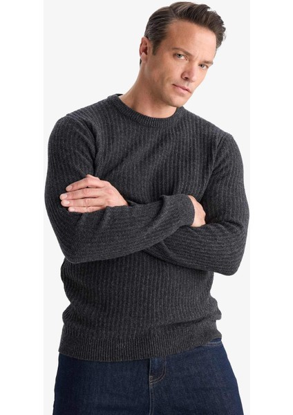 Standart Fit Bisiklet Yaka Basic Dokulu Triko Kazak