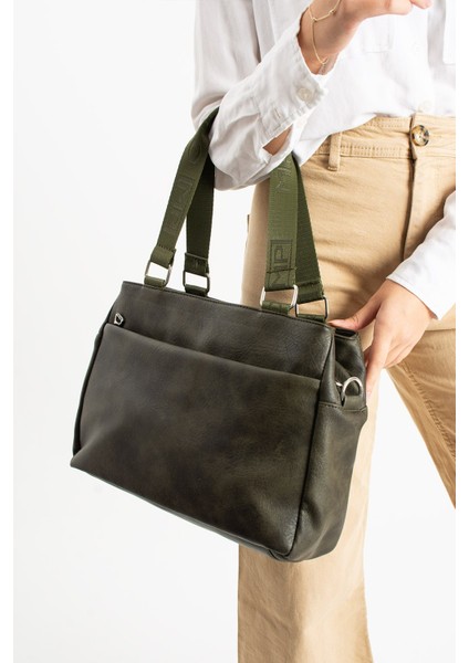 Büyük Boy Kadın Omuz ve Çapraz Çanta – Yumuşak Deri Dokulu, 3 Ana Bölmeli, Çok Cepli ve Günlük Kullanıma Uygun modelleri