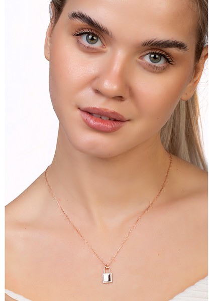 Zirkon Taşlı Kilit Tasarım Rose Renk Isme Özel Harf Yazılı 925 Ayar Gümüş Kadın Kolye modelleri