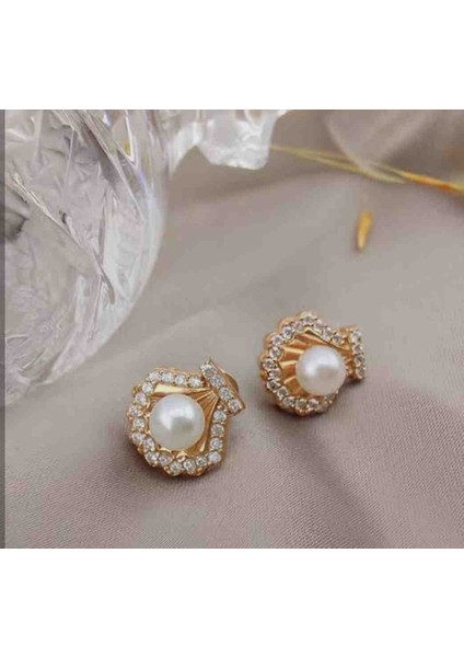 Istiridye Formlu Inci ve Taş Detaylı Zarif Küpe