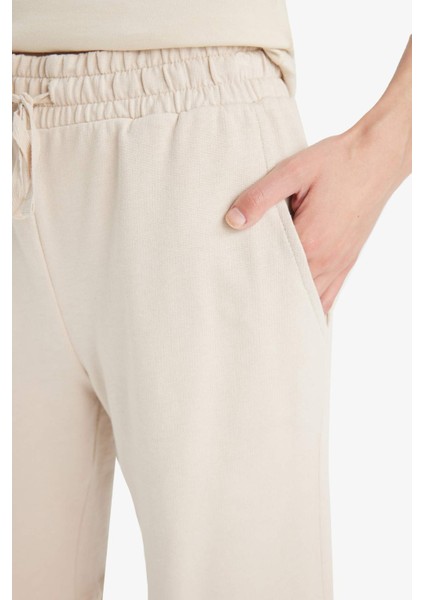 Regular Fit Beli Lastikli Düz Paça Bermuda Şort