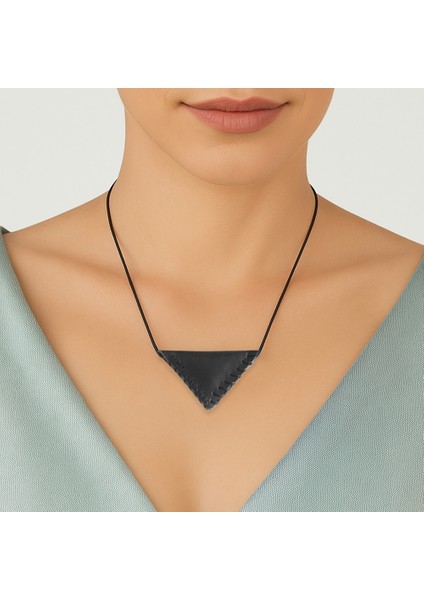 Ip Zincirli Isme Özel Yazılı Siyah Gerçek Deriden El Yapımı Kadın Cevşen Kolye indirimleri