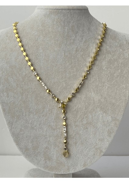 Balpeteği Detaylı Küçük Arı Figürlü Gold Kolye