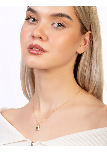 Zirkon Taşlı Kilit Tasarım Altın Renk Isme Özel Harf Yazılı 925 Ayar Gümüş Kadın Kolye modelleri