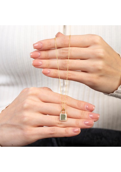 Zirkon Taşlı Kilit Tasarım Altın Renk Isme Özel Harf Yazılı 925 Ayar Gümüş Kadın Kolye indirimleri