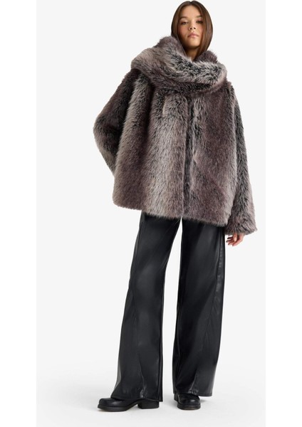 Afra x DeFacto Regular Fit Cepli Atkılı Suni Kürk F5566AX25WN