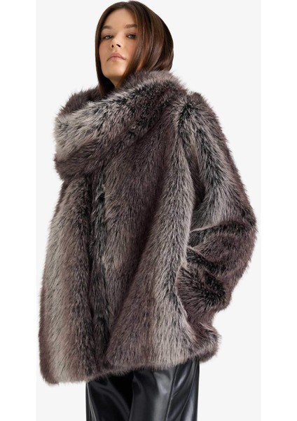 Afra x DeFacto Regular Fit Cepli Atkılı Suni Kürk F5566AX25WN