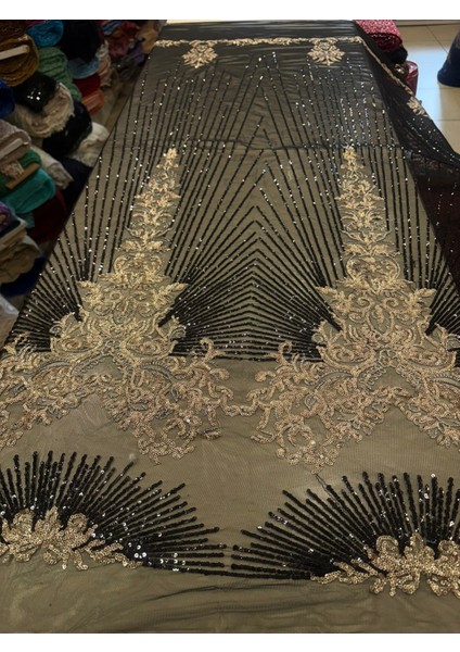 Pullu Nakışlı Dantel Kumaş