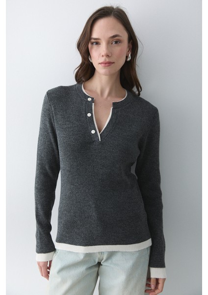 Antrasit - Krem 2 Patlı Düğmeli Kazak - 251023 modelleri