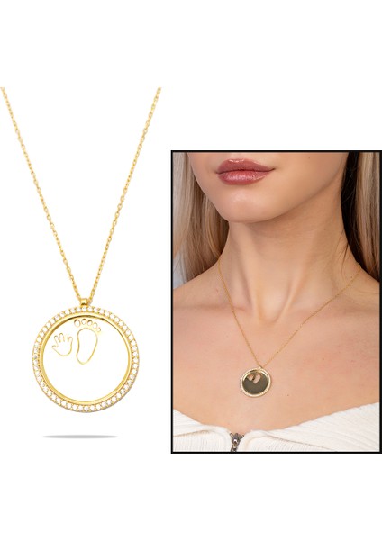 Zirkon Taşlı Bebek El ve Ayak Detaylı Altın Renk Isme Özel Harf Yazılı 925 Ayar Gümüş Kadın Kolye fiyatları