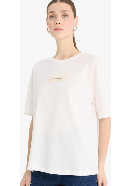 Relax Fit Bisiklet Yaka Aplike Baskılı Penye Kısa Kollu Tişört