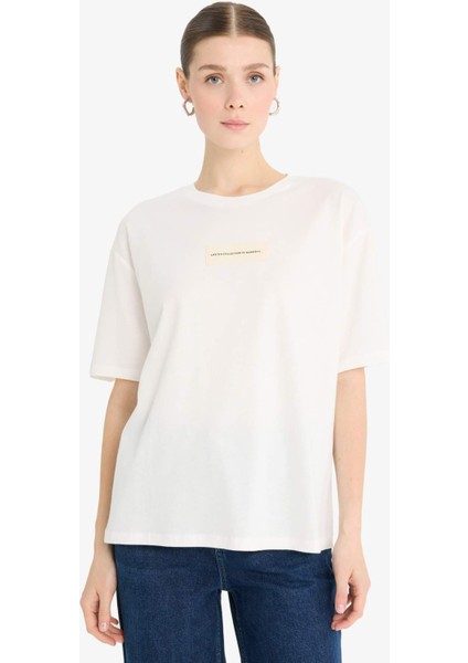 Relax Fit Bisiklet Yaka Aplike Baskılı Penye Kısa Kollu Tişört