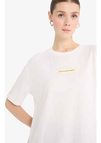 Relax Fit Bisiklet Yaka Aplike Baskılı Penye Kısa Kollu Tişört