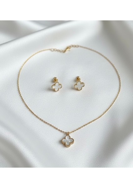 Altın Detaylı Dört Yapraklı Yonca Çelik Kolye ve Küpe Seti – Zarif ve Şık Takım fiyatları