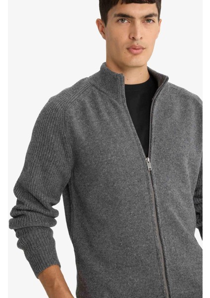 Standart Fit Dik Yaka Fermuarlı Yün Karışımlı Triko Hırka